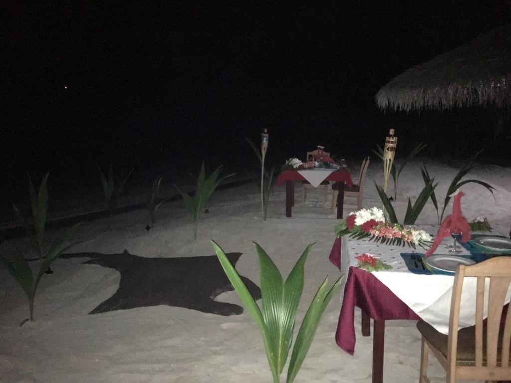 Hudhu Raakani Lodge Maldives Thinadhoo  Buitenkant foto