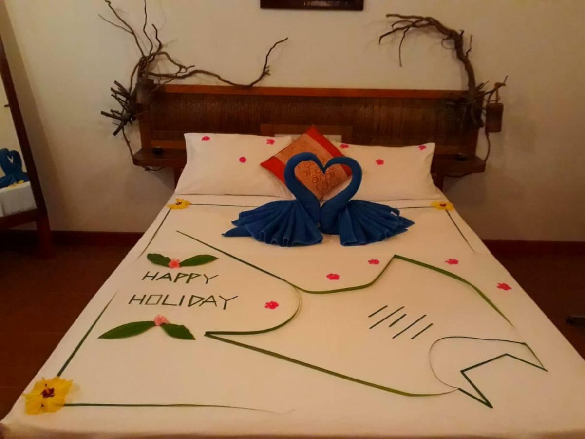 Hudhu Raakani Lodge Maldives Thinadhoo  Buitenkant foto